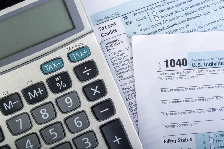 Volunteers provide free tax help